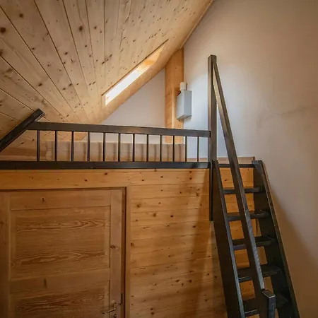 Osada Niebieskich Drzwi Domek alpejski *